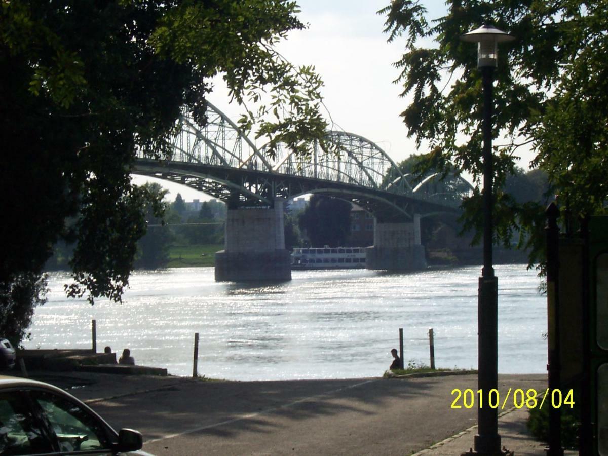 Ubytovanie Danube Štúrovo Exterior foto